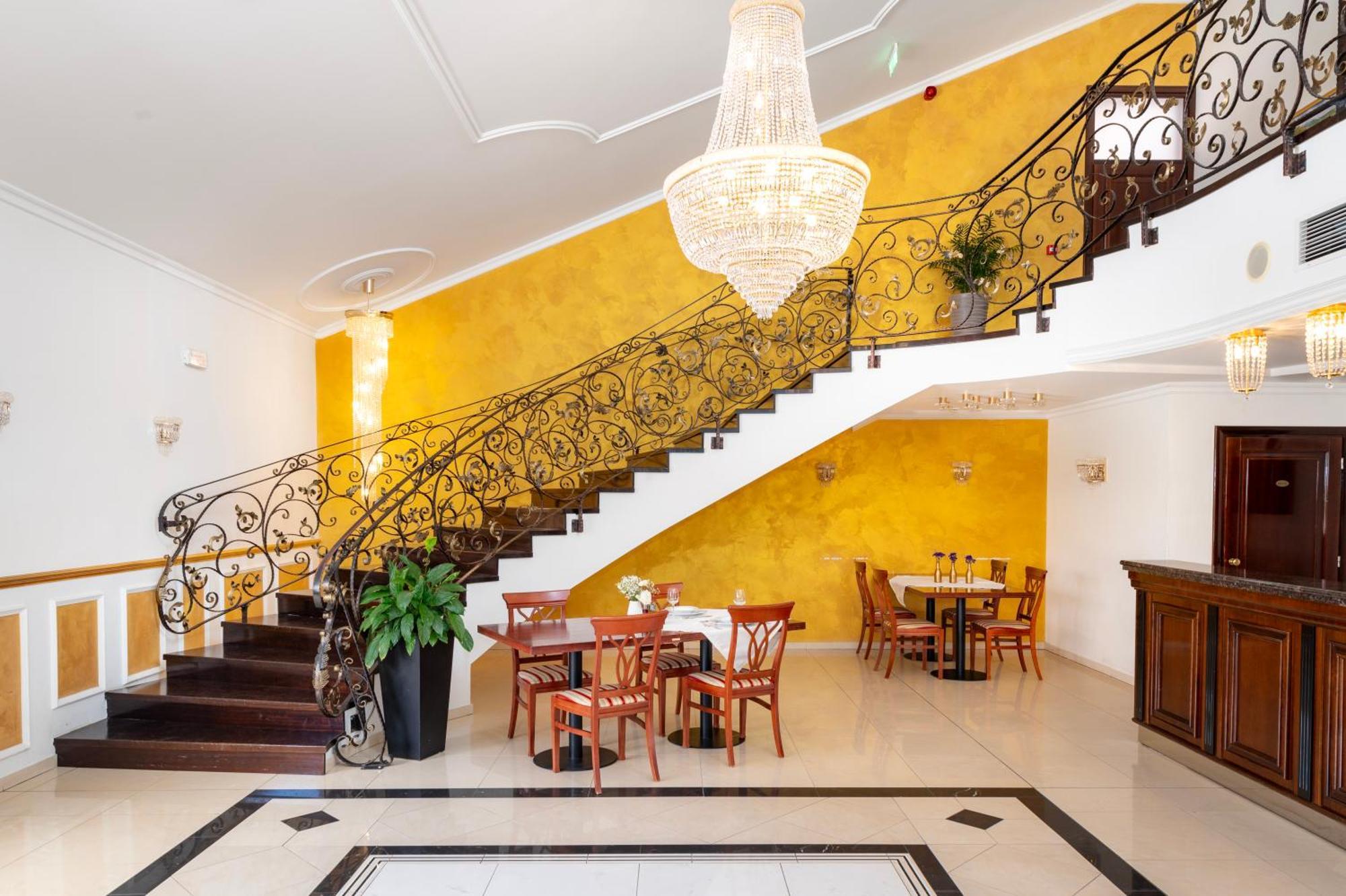 Guest Accommodation Atrium Gulin 로조박 외부 사진