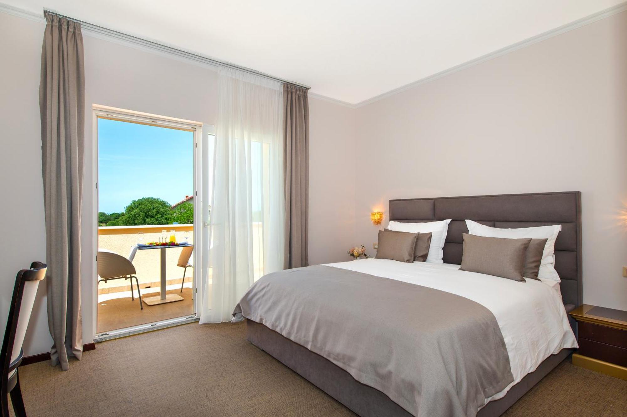 Guest Accommodation Atrium Gulin 로조박 외부 사진