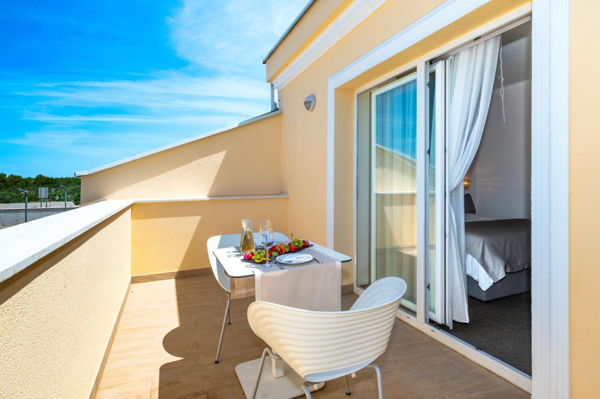Guest Accommodation Atrium Gulin 로조박 외부 사진