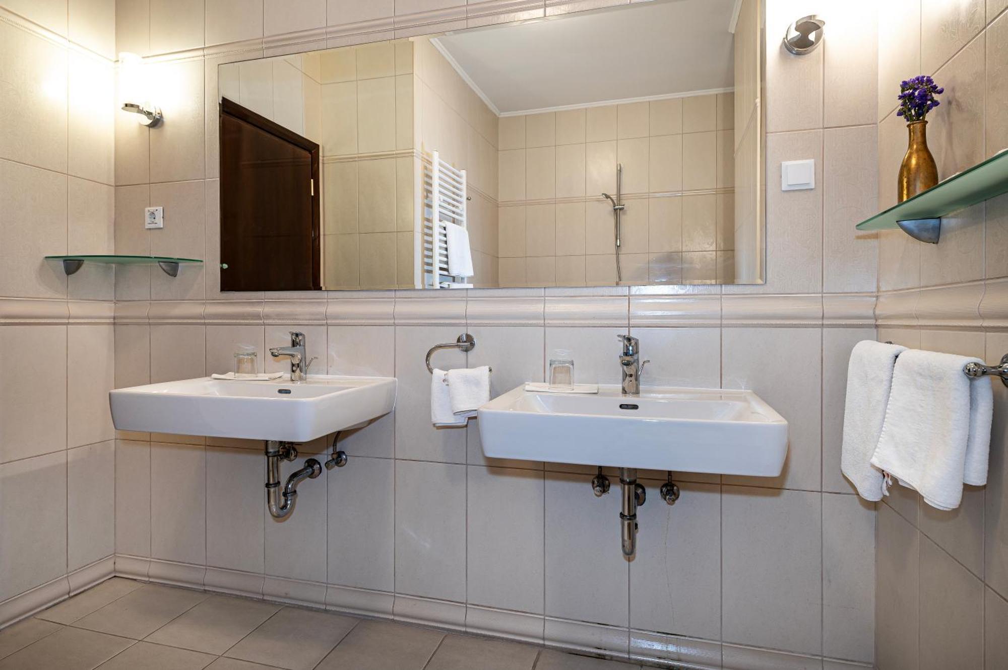 Guest Accommodation Atrium Gulin 로조박 외부 사진