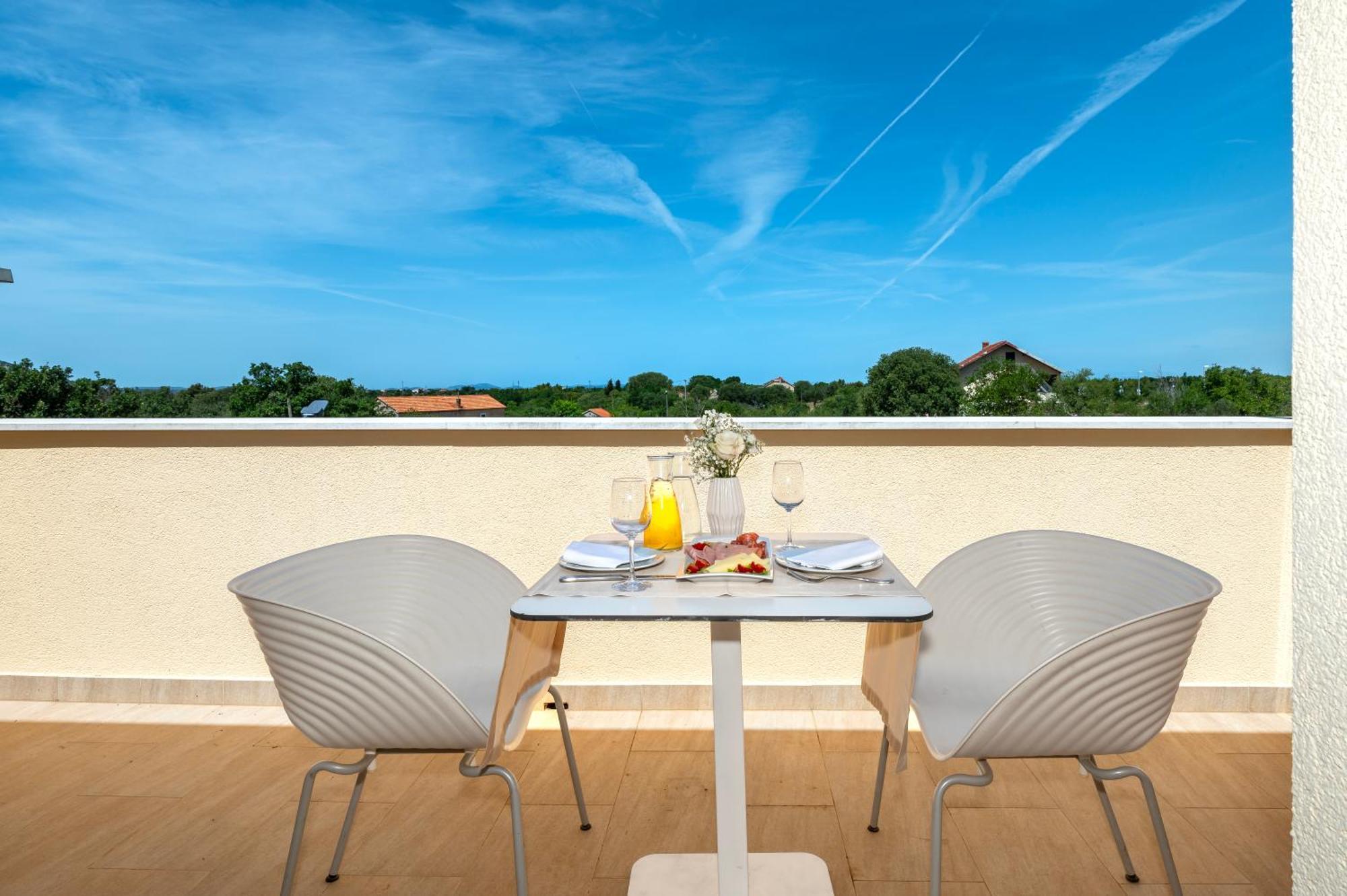 Guest Accommodation Atrium Gulin 로조박 외부 사진
