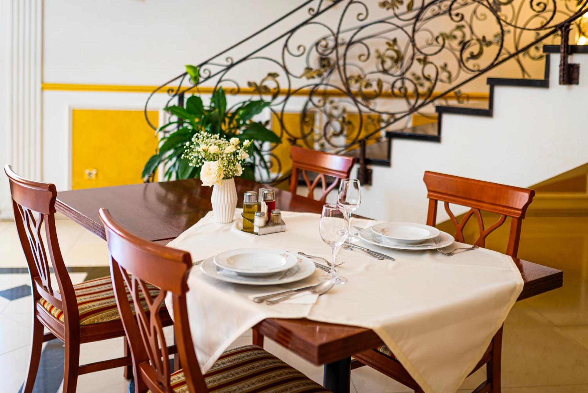 Guest Accommodation Atrium Gulin 로조박 외부 사진