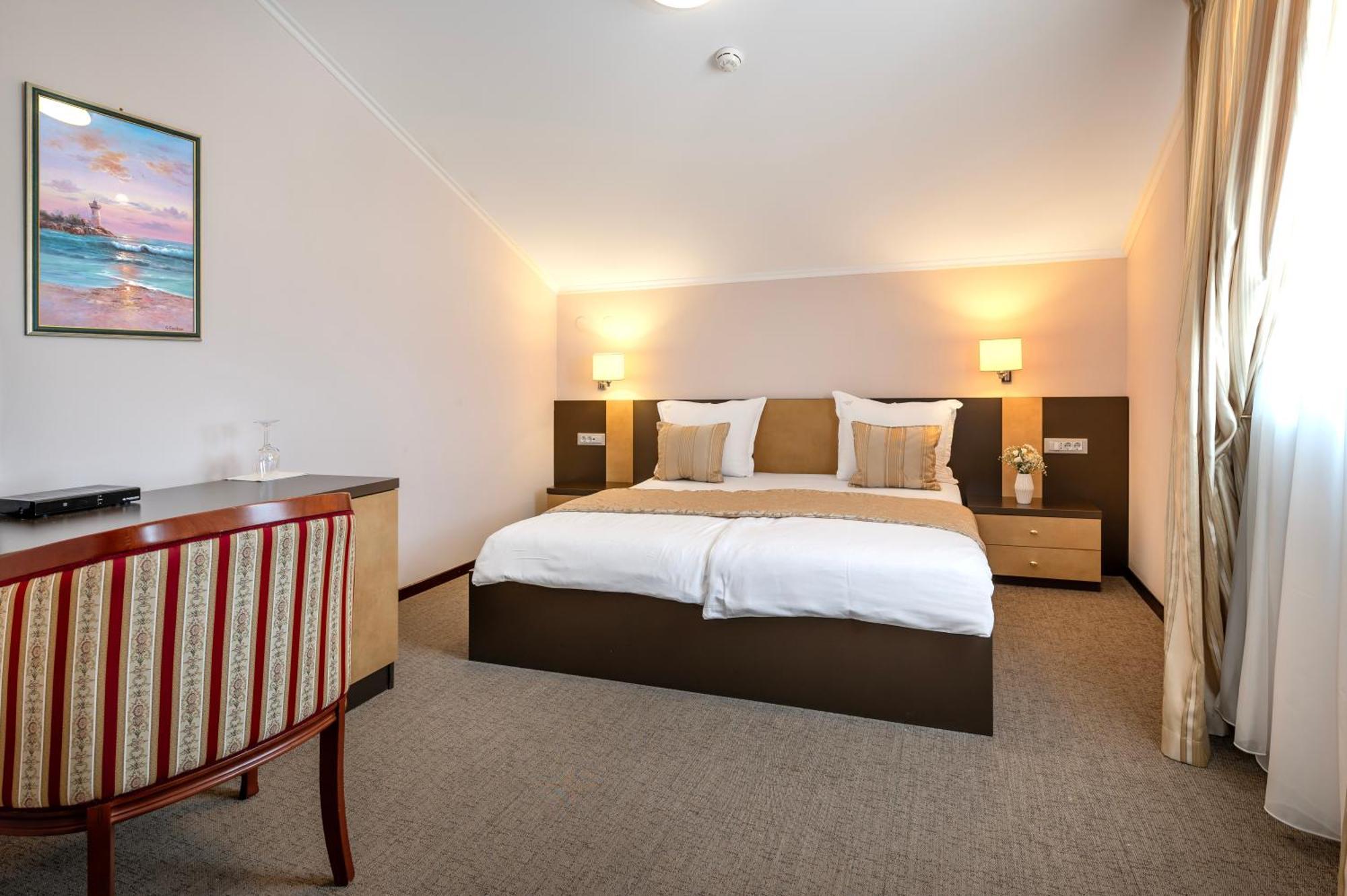 Guest Accommodation Atrium Gulin 로조박 외부 사진