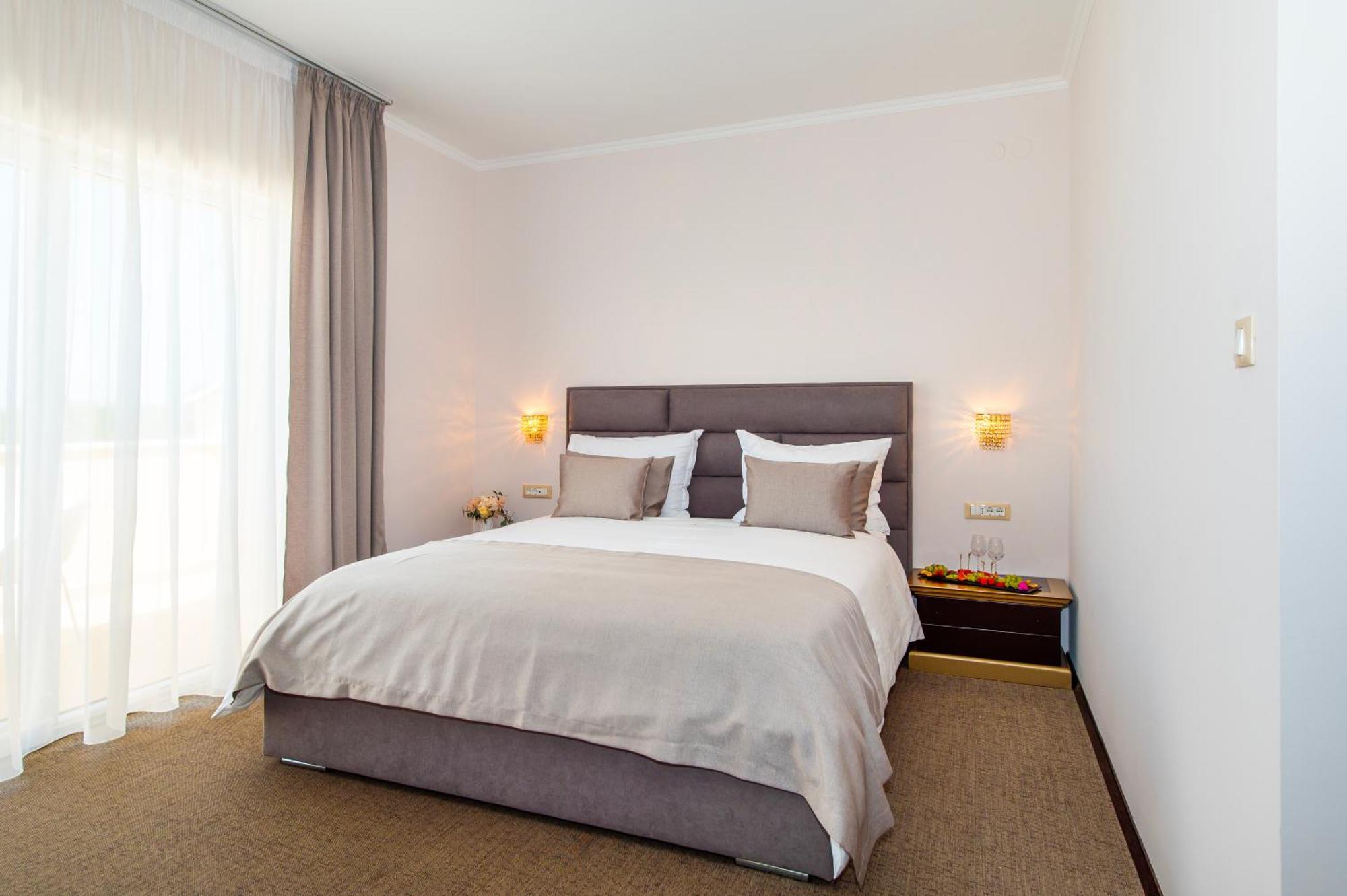 Guest Accommodation Atrium Gulin 로조박 외부 사진
