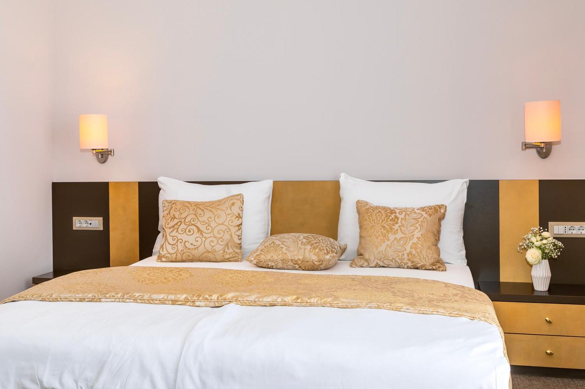 Guest Accommodation Atrium Gulin 로조박 외부 사진